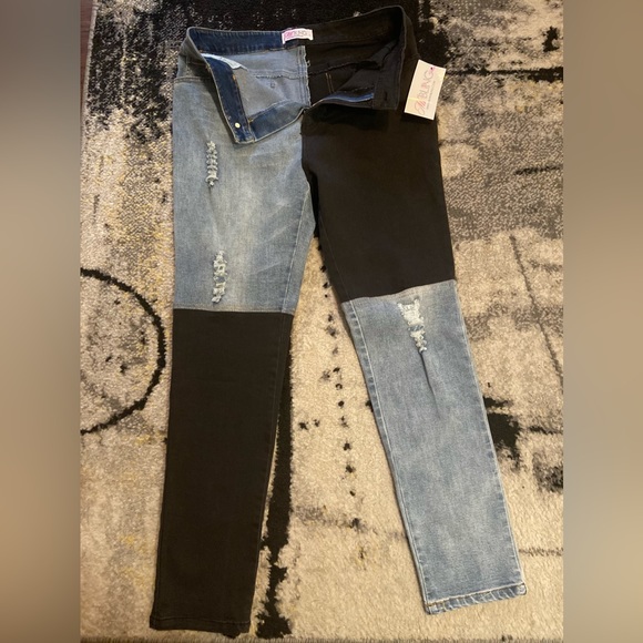 Color-Block Denim Jeans - Picture 2 of 3